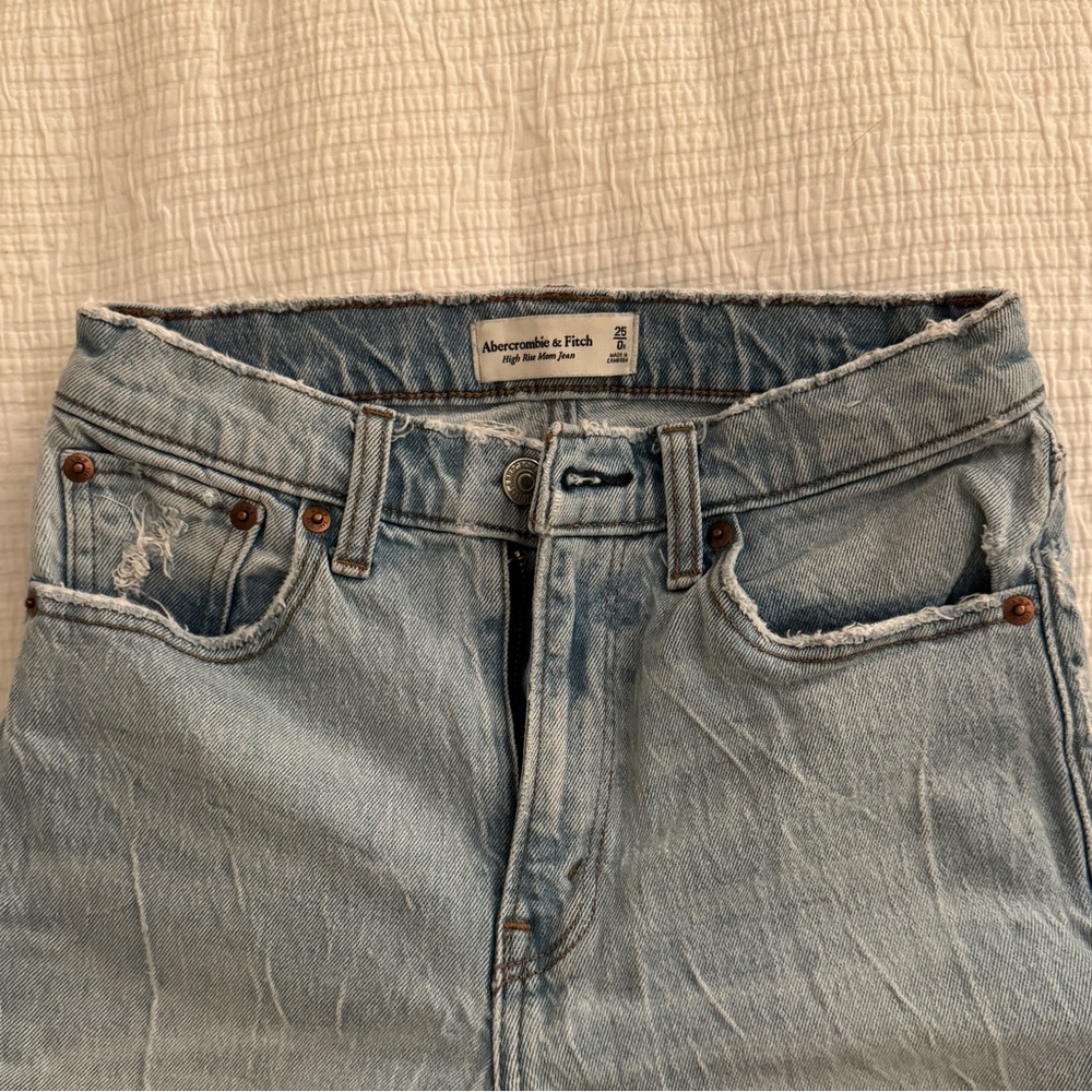 Abercrombie & Fitch Light Blue Cropped Jeans